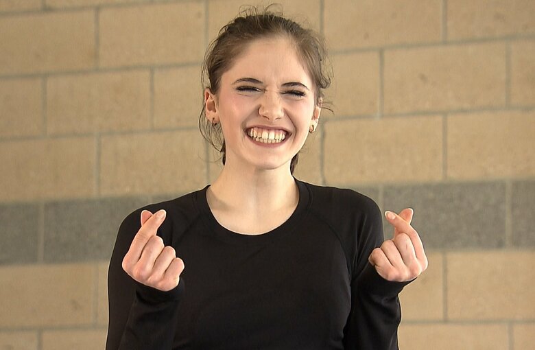 撮影時に笑顔でポーズを決めてくれた