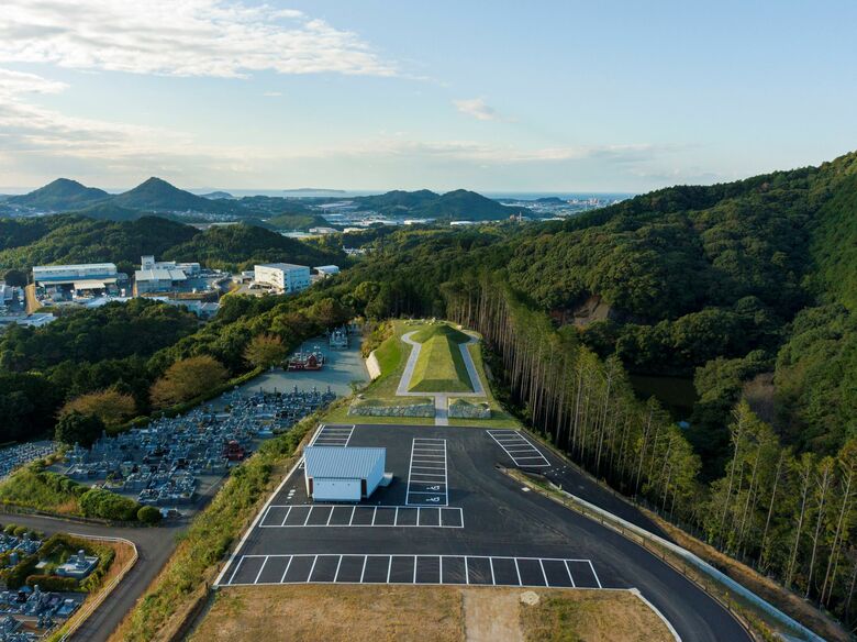 古墳型永久墓（提供：新宮霊園）