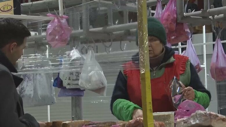 市場や商店はいつも通り営業している