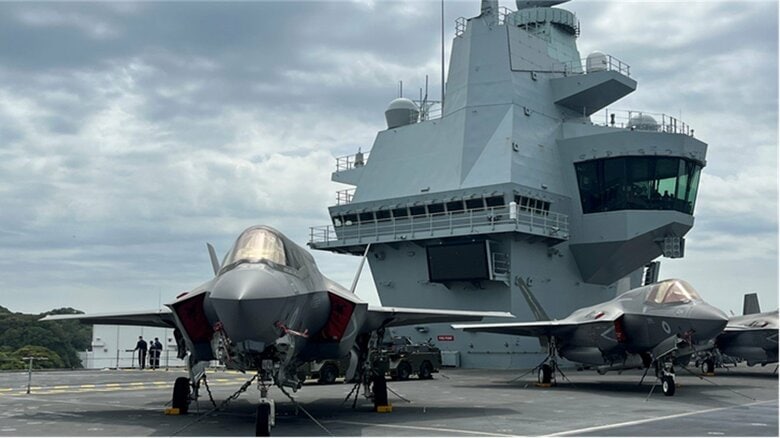 甲板上のF-35Bと艦橋