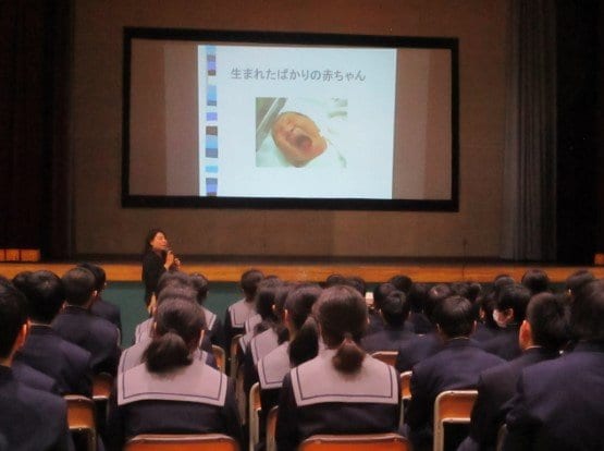 東京・江戸川区で行っている「SOSの出し方教室」