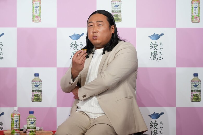 日本コカ・コーラ「綾鷹 桜デザインボトル」発売記念PRイベント