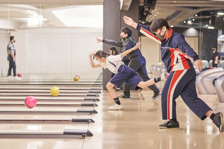 渋谷区ではボウリングの部活動も行っている