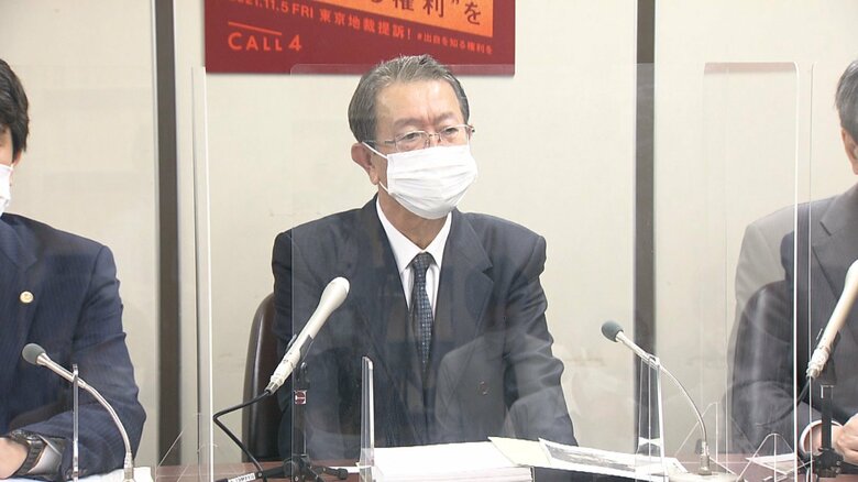 提訴後の記者会見に望む江蔵智さん(63)（5日 東京･千代田区)