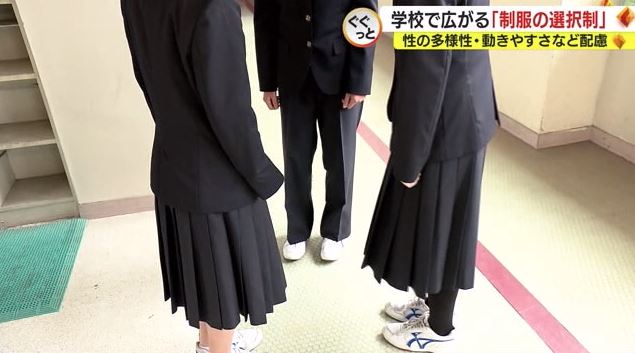 スラックスの女子生徒も（富士・吉原第一中）