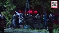 原形をとどめないほど大破した車―中央分離帯に乗り上げ立ち木に突っ込んで横転_運転していた20代男性と助手席の10代女性が死亡―後部座席の10代女性がケガ〈現場は片側2車線の直線…北海道苫小牧市〉