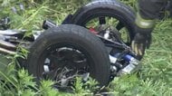 スポーツカーが街灯に衝突、橋から約7メートル下の河川敷に転落…40代ぐらいの男性ドライバー死亡【石狩市】…トラックと乗用車が衝突、子ども含む3人搬送【江別市】