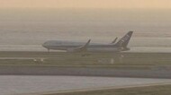 北角さん乗せた民間機 ミャンマーから那覇空港に到着