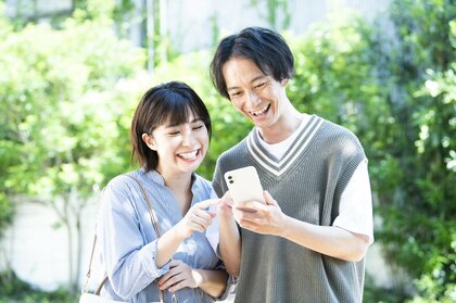 【オミカレ婚活実態調査】旅行費用はどっちが負担する?男性全額負担はバブルの価値観!?「旅行で仲を深めたい」男性と「信頼関係ができてから旅行したい」女性の意識差とは
