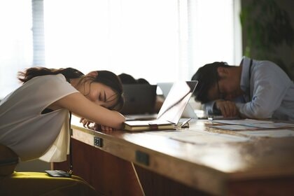 「午睡（お昼寝）は心と身体を整える」睡眠研究家と漆黒の闇が贈る眠りとは