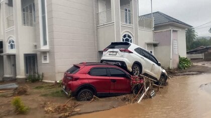 孤立状態の日本人7人を救出…1人は本人の希望で現地にとどまる　インドネシア豪雨被害