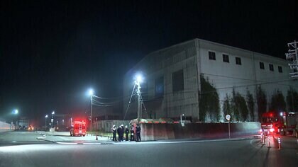 リサイクル工場で火災　鉄くずや古紙など集積物300トンが燃える　けが人なしも鎮火に至らず　名古屋市