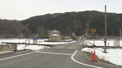 2歳の命奪った事故も…なぜ「遮断機ない踏切」が存在するのか　設置義務対象外”と鉄道会社の制約