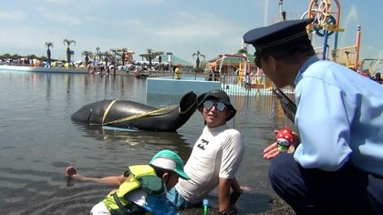 夏休み大型プール施設で置き引き防止パトロール　テントで過ごす子連れ家族などに注意呼びかけ　千葉・山武市