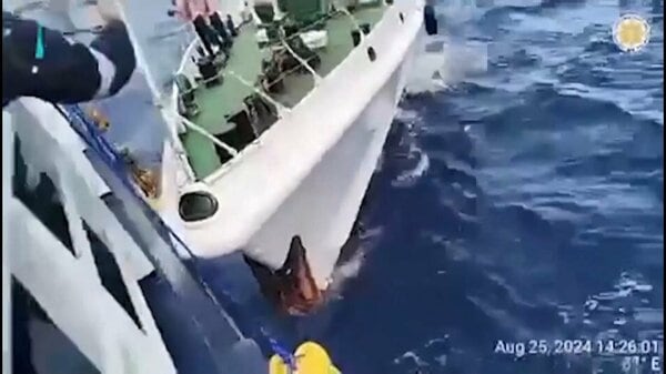 船の舵・小型船・実際に使われていた存在感・損傷ナシ展示