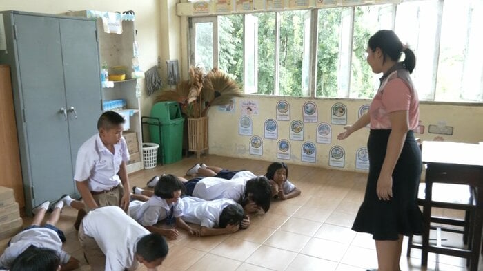 アランヤプラテートの学校で避難訓練をする児童たち（2025年7月22日）