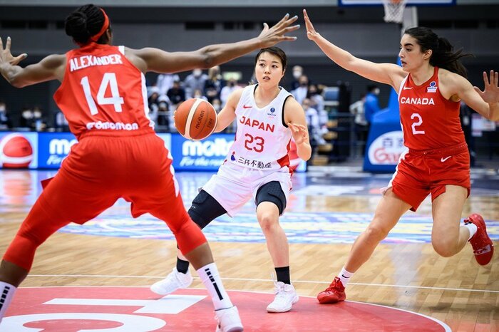 効果的なディフェンスを見せた山本麻衣選手 (C)FIBA