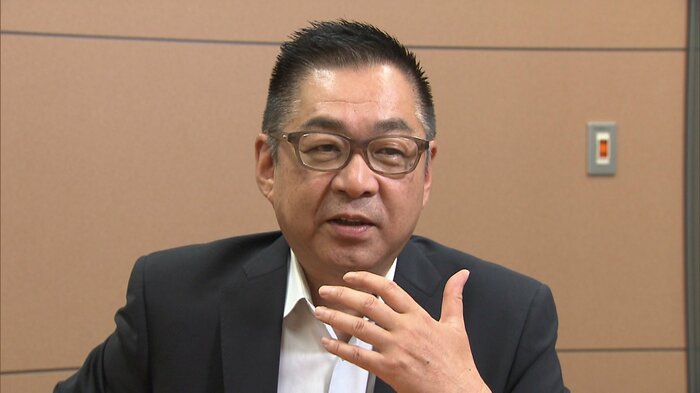 単独インタビューに応じた遠藤敬国対委員長