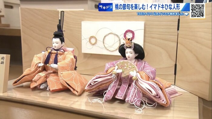 シンプルな木目調のひな飾り