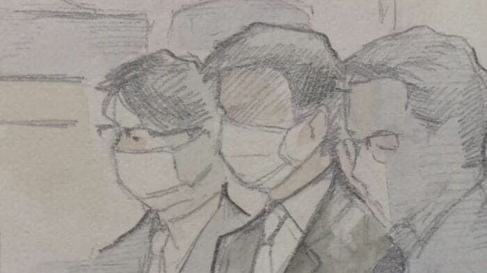 求刑が行われた日の法廷イラスト(中央が元少年)