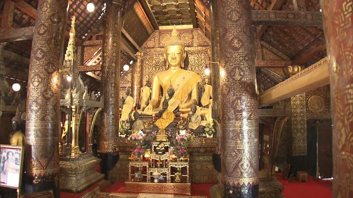 シェントーン寺院の黄金の仏像