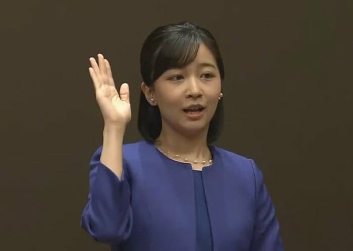 およそ7分間、ほぼ原稿を見ずに手話で挨拶された