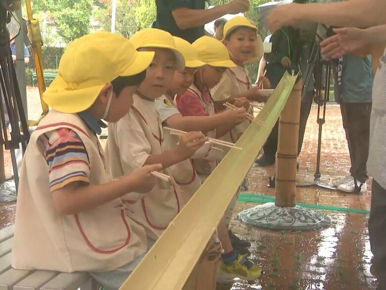 デンパークで19日から恒例のサマーフェスティバル 地元の保育園児が“流しそうめん”を体験「いっぱいとれた」｜FNNプライムオンライン