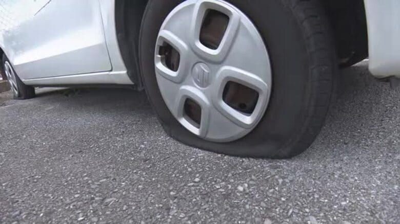 浦添市で23台の車のタイヤをパンクさせた男2人を器物損壊の疑いで逮捕｜FNNプライムオンライン