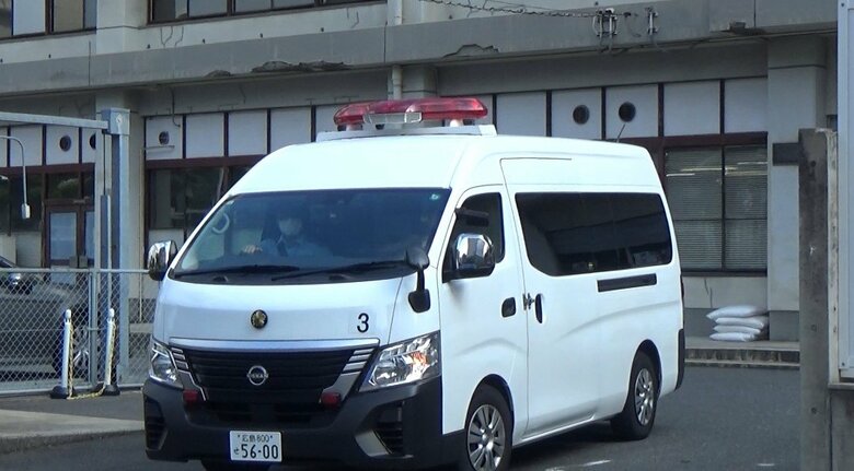 運転免許証の更新に来た高齢女性から１万円を盗む　窃盗容疑で逮捕の警察官（31）を送検　広島｜FNNプライムオンライン