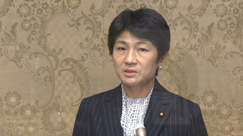 記者会見を行う立憲民主党・西村幹事長(14日夜)