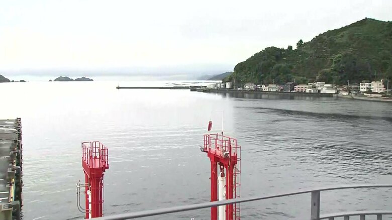 愛媛・八幡浜港（30日午前11時半ごろ）