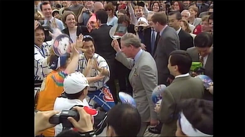 2001年、イギリスを訪問された天皇陛下とチャールズ新国王