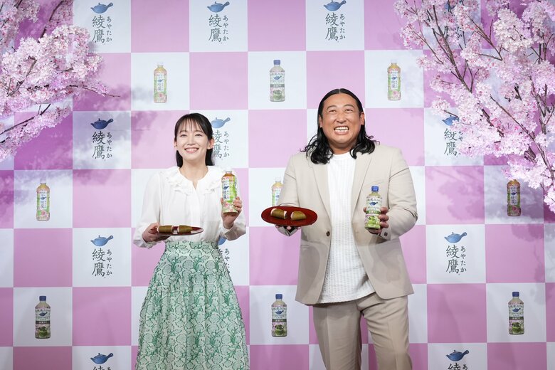 日本コカ・コーラ「綾鷹 桜デザインボトル」発売記念PRイベント