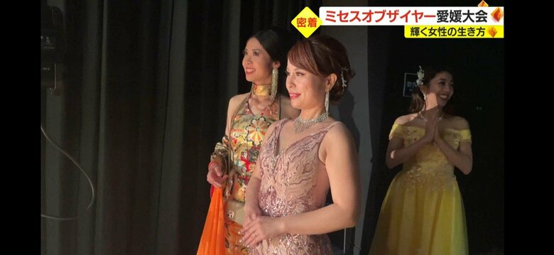 きらびやかなドレスまとい本番へ…