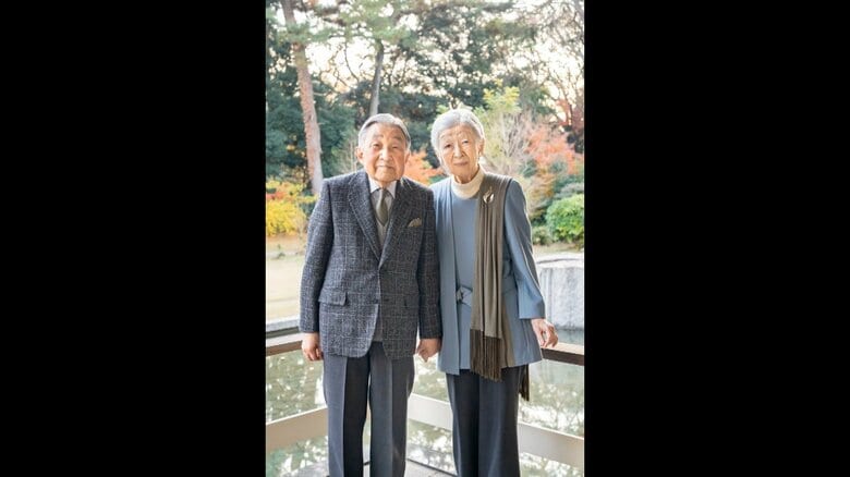 12月8日にお住まいの仙洞御所で　宮内庁提供