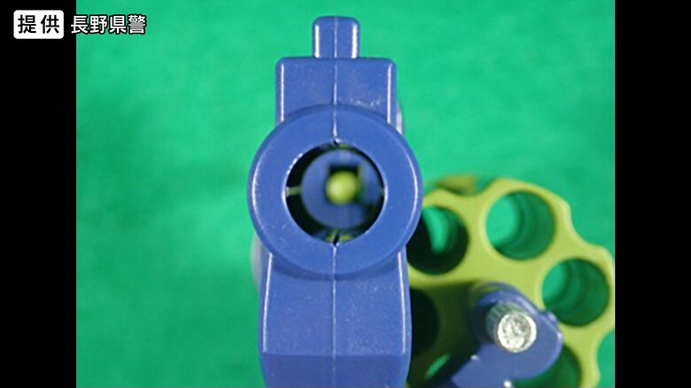 新たに判明した玩具と称した真正拳銃（提供：長野県警）