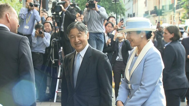 宿泊先のホテルに到着された両陛下