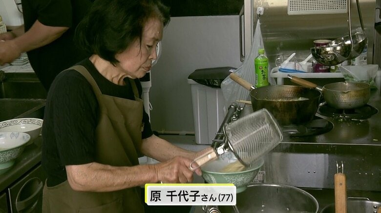 隠岐時代、店を切り盛りした原千代子さん