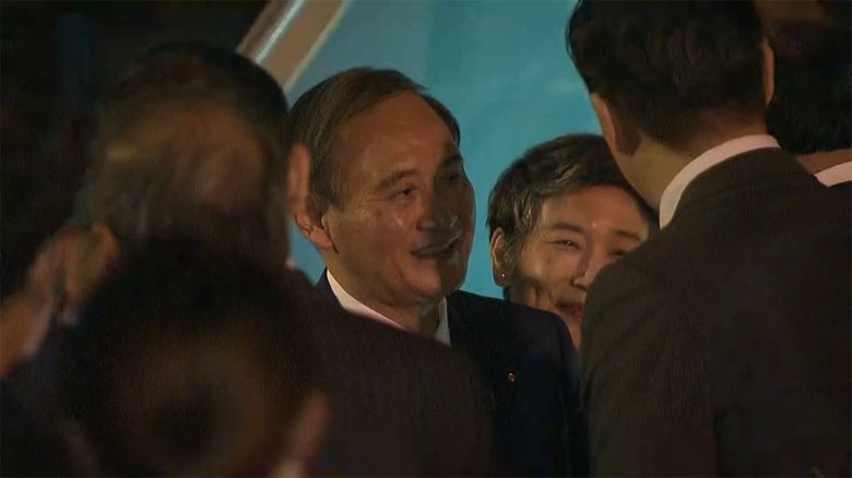 菅首相が初外遊 ベトナム到着 フック首相と会談へ