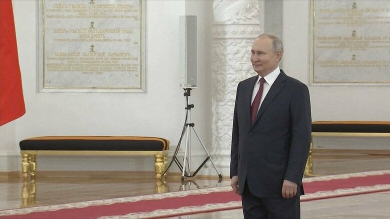 プーチン氏が待ち受ける場面は一瞬