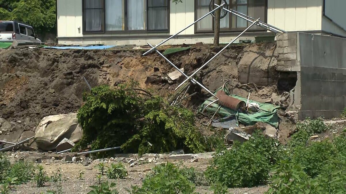中継】青森で震度6強 「一瞬で崩れてしまった」住宅で約3m“のり面”が