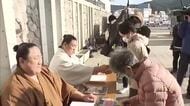 被災者に元気を　九州出身の力士が避難所へ慰問「嬉しくて体触ってみた」大分市佐賀関大規模火災
