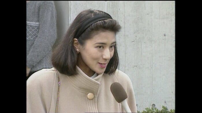 報道陣のインタビューに答える小和田雅子さん
