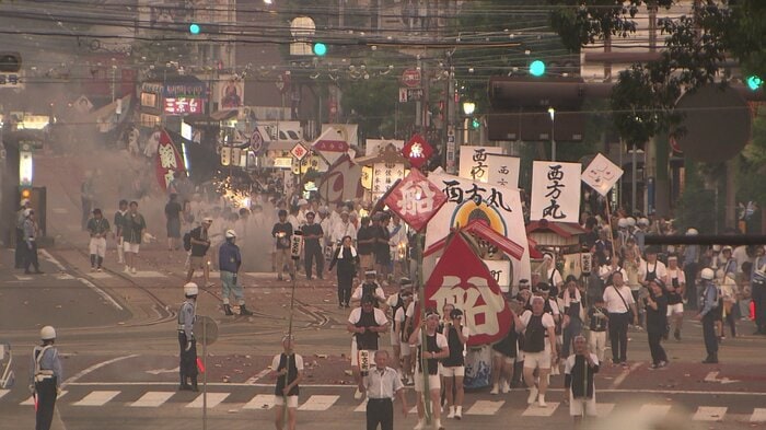 8月15日長崎のお盆の伝統行事「精霊流し」