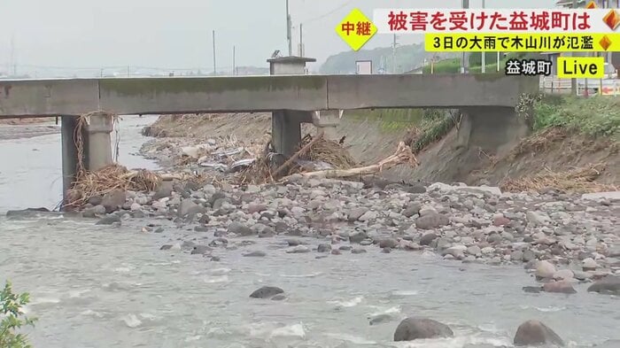 上流から流れてきたと言われている石など