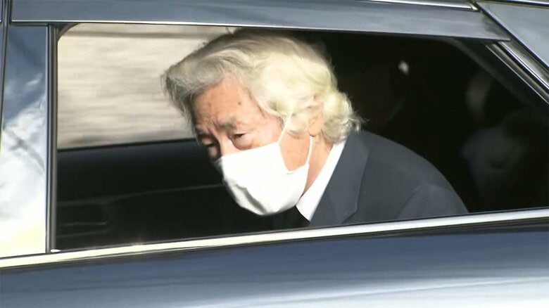 「安倍さんは、穏やかな顔をしていた」安倍元首相の自宅には弔問客が続々　小泉元首相や森元首相も｜FNNプライムオンライン