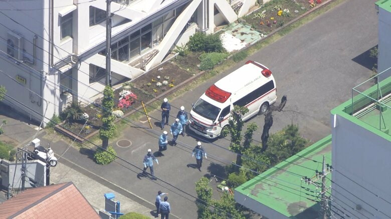 児童の母親とタクシーで訪問、正門から侵入…授業中の小学校に男2人が侵入　教職員5人がけが　東京・立川市｜FNNプライムオンライン