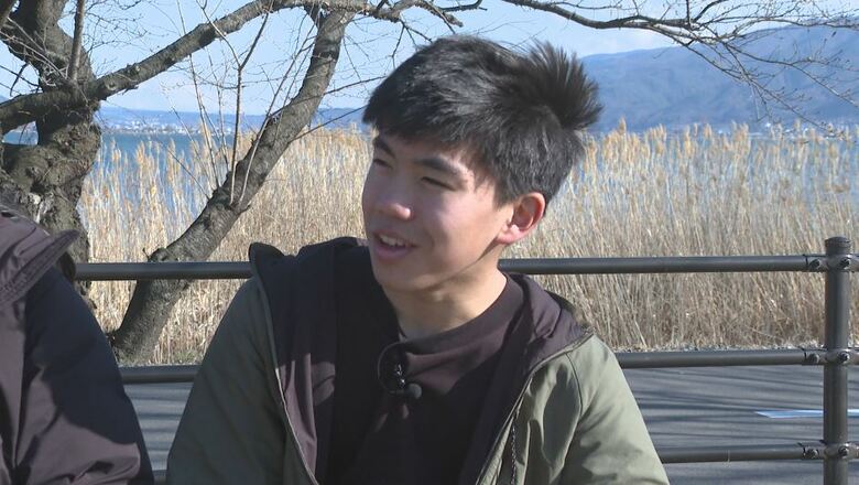 「明るい不登校もいます」字をうまく書けない困難を抱え不登校になった13歳の中学生　苦悩を救ったカメラと諏訪湖の野鳥　「人生変わりますよ」と語る少年が初めての「写真展」で伝えたかったこと｜FNNプライムオンライン