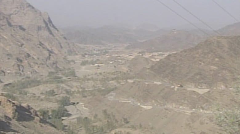 この写真の中央に見えるのがアフガニスタンの街トルクハム