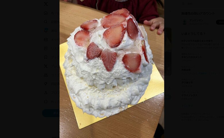 崩れて届いたというケーキ（Ｘより）